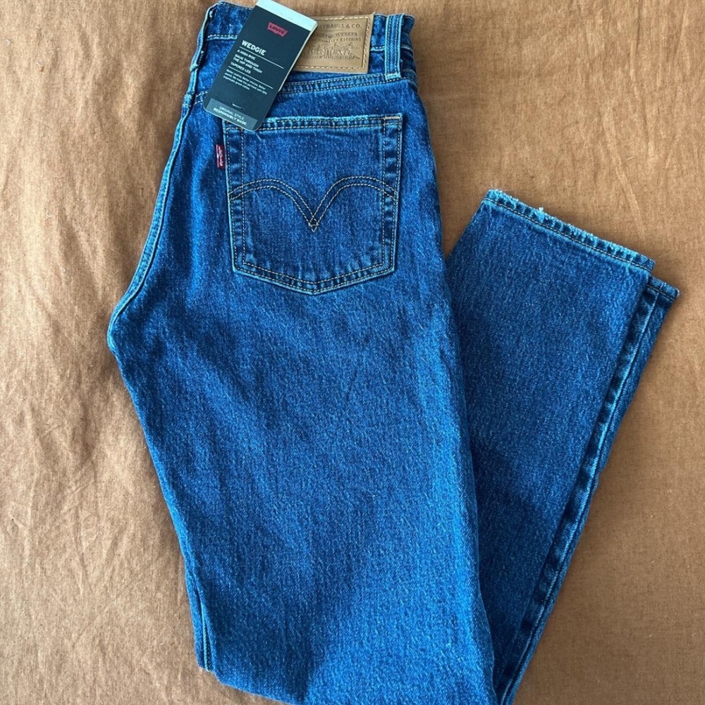 Levi’s Wedgie Fit Ankle Jeans